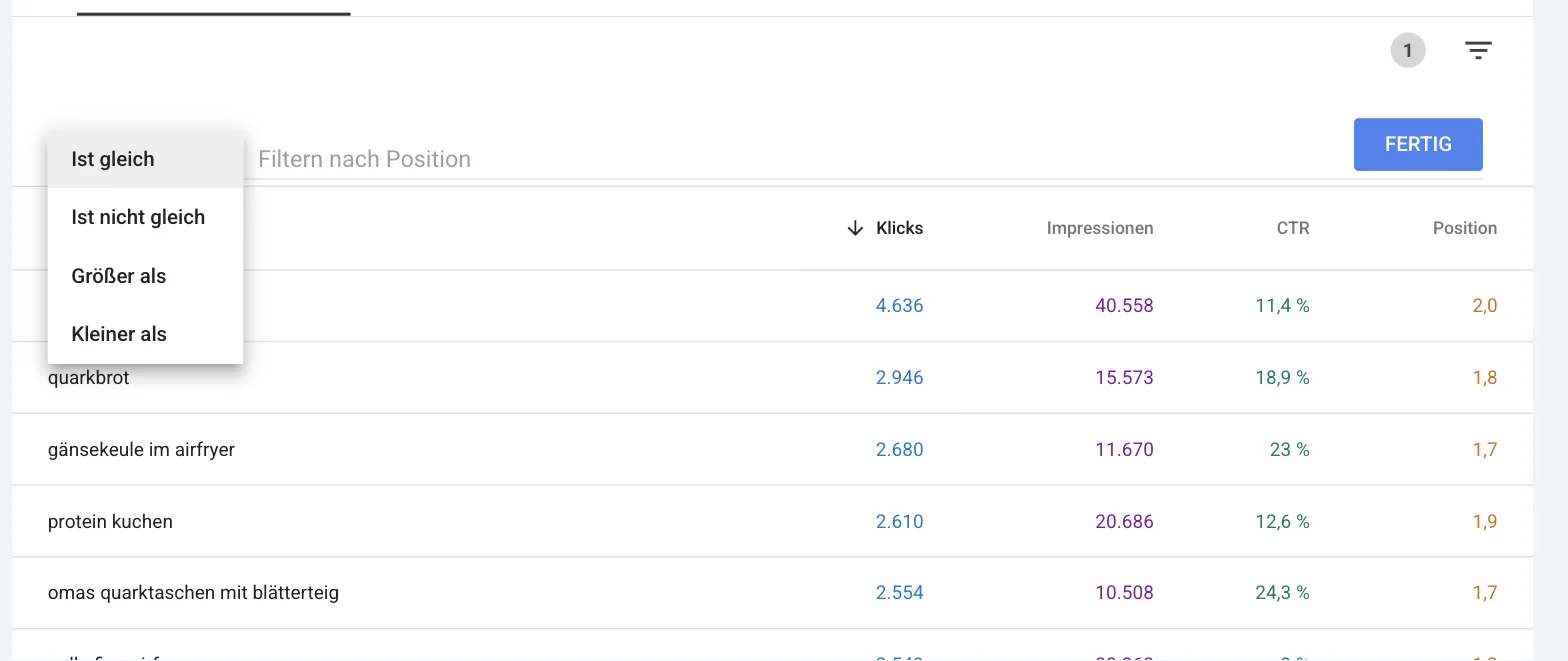 Tabellenfilter der Search Console: Auswahl Ist gleich, Ist nicht gleich, Größer als, Kleiner als neben dem Feld Filtern nach Position und dem Knopf Fertig