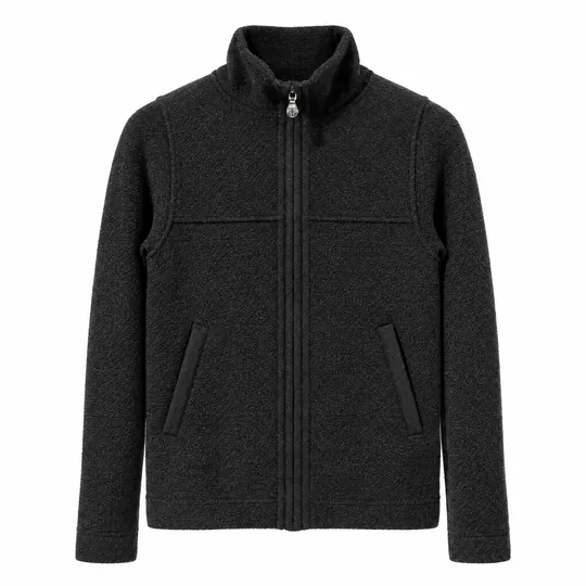 Dieselbe Jacke als Studio-Packshot mit unsichtbarer Büste, geradem Stehkragen und Zipper mit Emblem